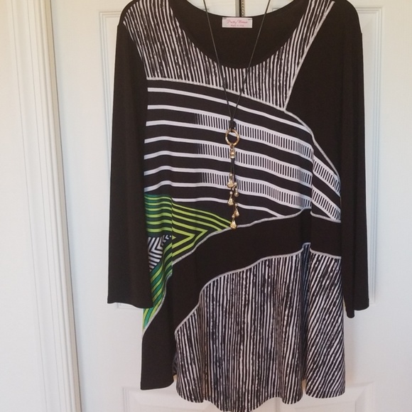 Pretty Woman Tops - Pretty Woman Wrinkle-Free Tunic